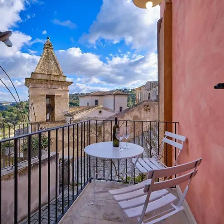 Raffo, Mit Aussicht In Ibla *